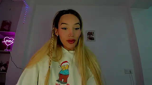 Snapshot of _viioletweekend_ chatting on January 9, 2026, 10:44 pm viioletweekend online show from January 9, 2026, 10:44 pm