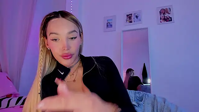 Snapshot of _viioletweekend_ chatting on January 10, 2026, 7:26 pm viioletweekend online show from January 10, 2026, 7:26 pm