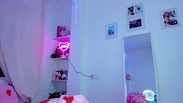 Snapshot of _viioletweekend_ chatting on February 12, 2026, 7:09 pm viioletweekend online show from February 12, 2026, 7:09 pm