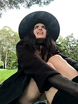 Sam Sara online show from October 31, 2025, 7:59 pm