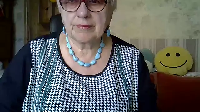 Snapshot of SweetCherry27 chatting on April 15, 2026, 8:10 am SweetCherry27 online show from April 15, 2026, 8:10 am