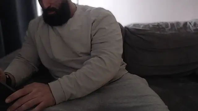 hugemachohandsome online show from December 5, 2025, 11:52 am