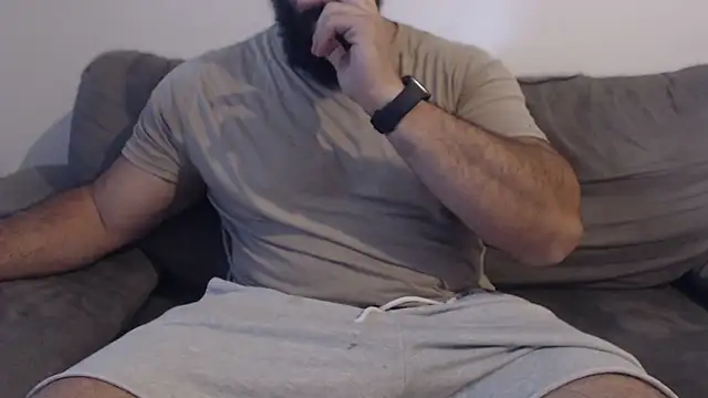 Snapshot of hugemachohandsome chatting on July 6, 2026, 6:43 am hugemachohandsome online show from July 6, 2026, 6:43 am