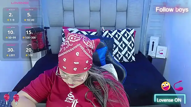 Snapshot of evelin_zaens chatting on October 16, 2025, 4:24 am evelin zaens online show from October 16, 2025, 4:24 am