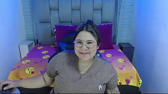 Snapshot of evelin_zaens chatting on October 23, 2025, 4:34 am evelin zaens online show from October 23, 2025, 4:34 am