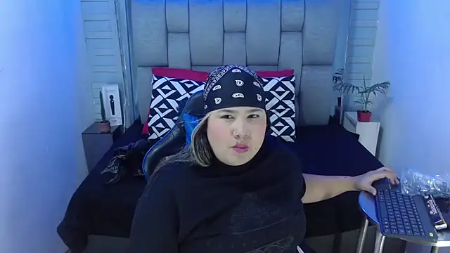 Snapshot of evelin_zaens chatting on November 22, 2025, 4:22 am evelin zaens online show from November 22, 2025, 4:22 am