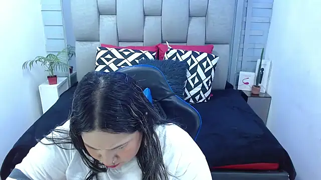 evelin zaens online show from March 11, 2026, 4:29 am