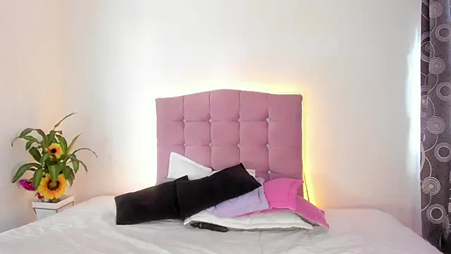 Snapshot of MarieLatex chatting on December 19, 2024, 8:34 pm MarieLatex online show from December 19, 2024, 8:34 pm