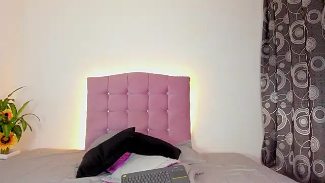 Snapshot of MarieLatex chatting on December 27, 2024, 12:07 am MarieLatex online show from December 27, 2024, 12:07 am