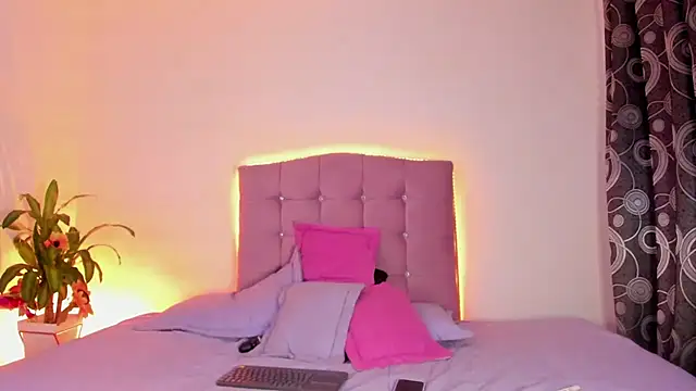 Snapshot of MarieLatex chatting on March 8, 2025, 2:01 am MarieLatex online show from March 8, 2025, 2:01 am