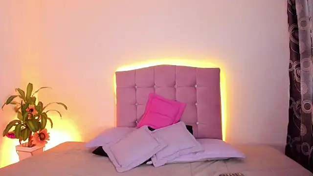 Snapshot of MarieLatex chatting on March 20, 2025, 7:46 pm MarieLatex online show from March 20, 2025, 7:46 pm