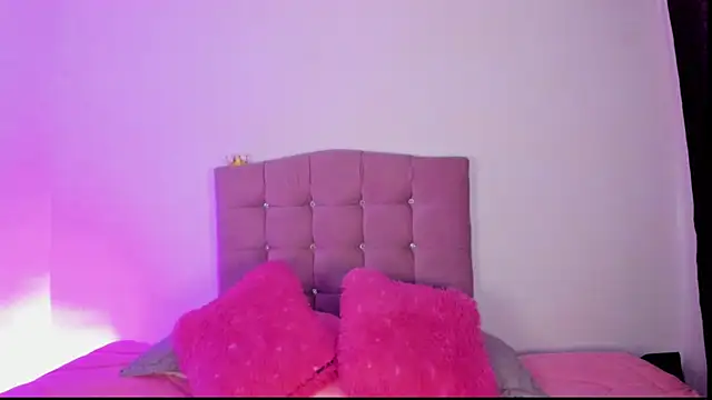 Snapshot of MarieLatex chatting on September 9, 2025, 8:52 pm MarieLatex online show from September 9, 2025, 8:52 pm