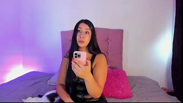 Snapshot of MarieLatex chatting on December 2, 2025, 8:26 pm MarieLatex online show from December 2, 2025, 8:26 pm