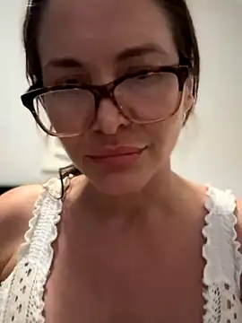 Snapshot of MessyNastyQueen chatting on October 19, 2025, 10:43 pm MessyNastyQueen online show from October 19, 2025, 10:43 pm