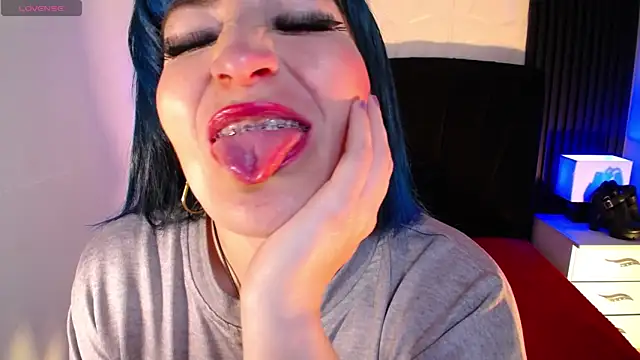 alicia moom online show from April 6, 2026, 7:15 pm