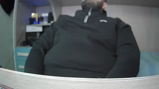 Snapshot of michele1500 chatting on December 17, 2025, 4:57 pm michele1500 online show from December 17, 2025, 4:57 pm