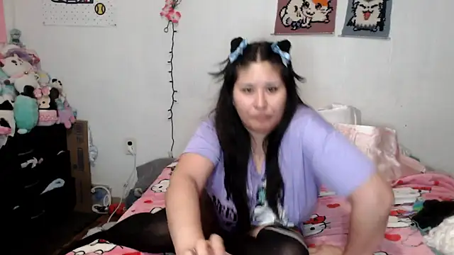 Snapshot of Cupcakecutie449 chatting on February 11, 2026, 5:23 am Cupcakecutie449 online show from February 11, 2026, 5:23 am