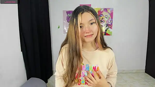 Alice bloom  online show from November 14, 2025, 2:10 am