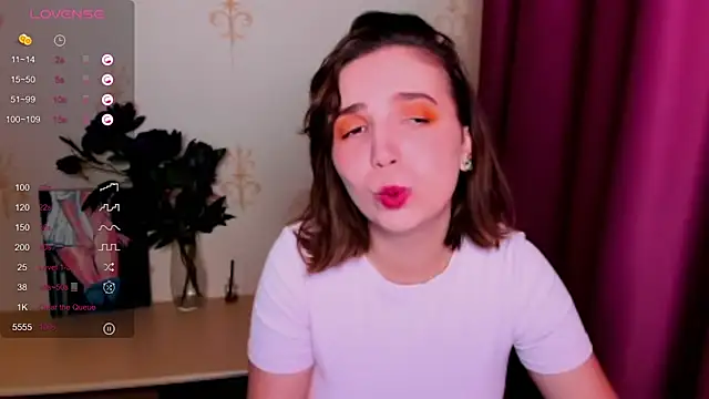 KindHazelHere  online show from September 15, 2025, 11:16 pm