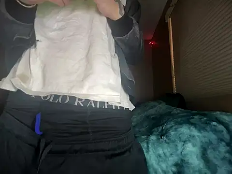 Snapshot of Bwcjoshbanks chatting on December 15, 2025, 4:17 am Bwcjoshbanks online show from December 15, 2025, 4:17 am