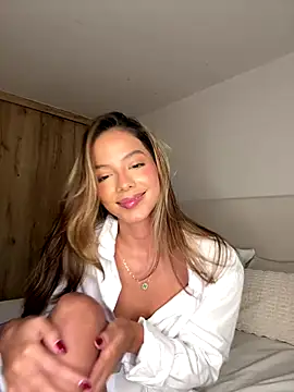 Snapshot of Bella_cutte_ chatting on October 25, 2025, 12:40 am Bella cutte online show from October 25, 2025, 12:40 am