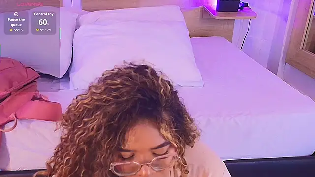 Snapshot of _nickypurple_ chatting on November 17, 2025, 6:14 pm nickypurple online show from November 17, 2025, 6:14 pm