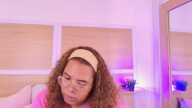  nickypurple  online show from May 6, 2026, 6:35 pm