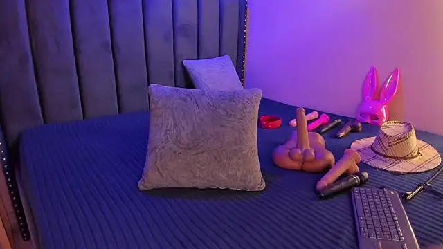 ashlye miller  online show from October 17, 2025, 4:04 am