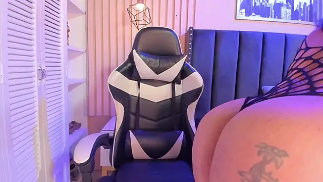 Snapshot of ashlye_miller_ chatting on February 11, 2026, 4:17 am ashlye miller online show from February 11, 2026, 4:17 am