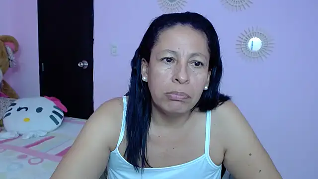 Snapshot of mature_martina chatting on February 4, 2025, 10:43 am mature martina online show from February 4, 2025, 10:43 am