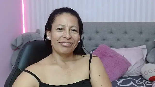 Snapshot of mature_martina chatting on February 5, 2025, 6:13 am mature martina online show from February 5, 2025, 6:13 am
