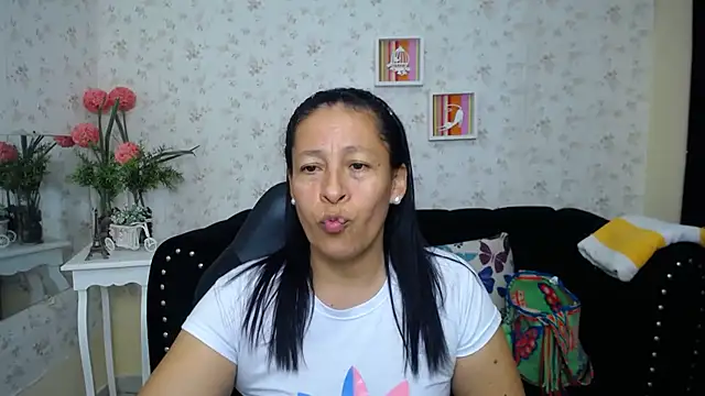 Snapshot of mature_martina chatting on February 8, 2025, 10:40 pm mature martina online show from February 8, 2025, 10:40 pm