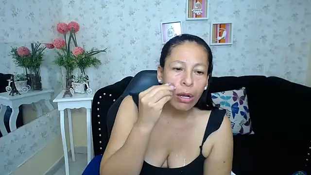 Snapshot of mature_martina chatting on February 9, 2025, 5:50 am mature martina online show from February 9, 2025, 5:50 am