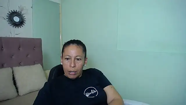 Snapshot of mature_martina chatting on February 25, 2025, 10:50 pm mature martina online show from February 25, 2025, 10:50 pm