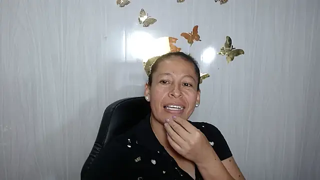 Snapshot of mature_martina chatting on March 3, 2025, 1:20 pm mature martina online show from March 3, 2025, 1:20 pm