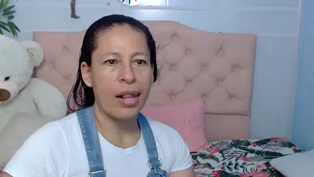 Snapshot of mature_martina chatting on September 9, 2025, 10:42 pm mature martina online show from September 9, 2025, 10:42 pm