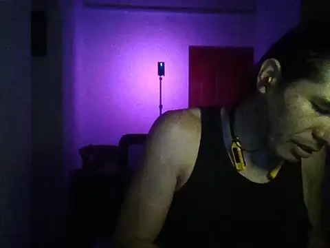 Snapshot of Manguerozotv chatting on May 15, 2026, 2:40 am Manguerozotv online show from May 15, 2026, 2:40 am