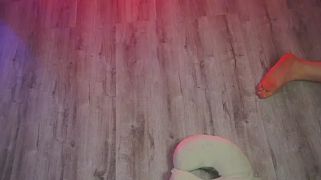 Snapshot of isa_red_hair chatting on February 1, 2026, 1:37 am isa red hair online show from February 1, 2026, 1:37 am