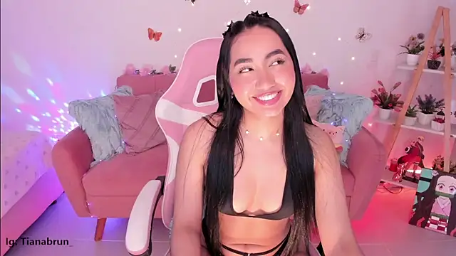 Zara uwu  online show from October 24, 2025, 12:12 pm