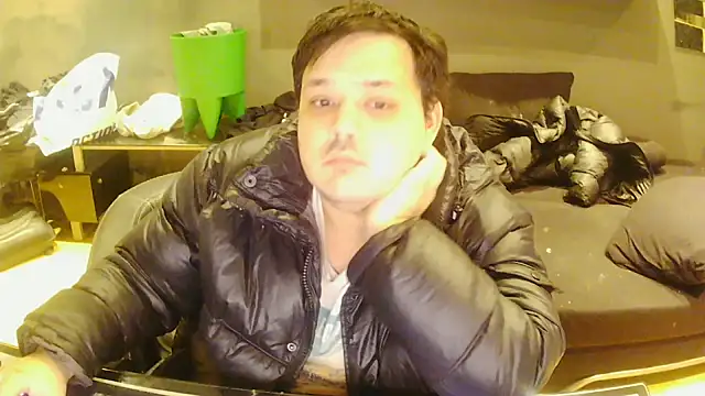 Bebemickey75 online show from November 16, 2025, 8:47 pm