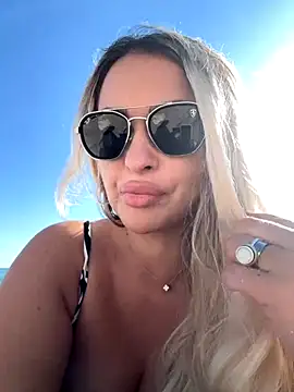 Snapshot of Denisse_Perry chatting on November 23, 2025, 2:17 pm Denisse Perry online show from November 23, 2025, 2:17 pm