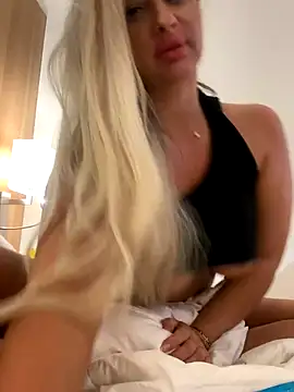 Snapshot of Denisse_Perry chatting on November 25, 2025, 2:33 am Denisse Perry online show from November 25, 2025, 2:33 am