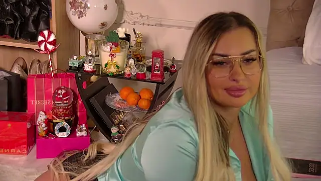 Snapshot of Denisse_Perry chatting on December 18, 2025, 9:32 pm Denisse Perry online show from December 18, 2025, 9:32 pm