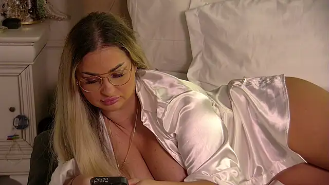 Snapshot of Denisse_Perry chatting on February 15, 2026, 10:17 pm Denisse Perry online show from February 15, 2026, 10:17 pm