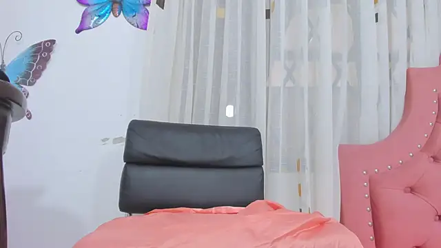 steila rochefort online show from December 19, 2024, 10:00 pm