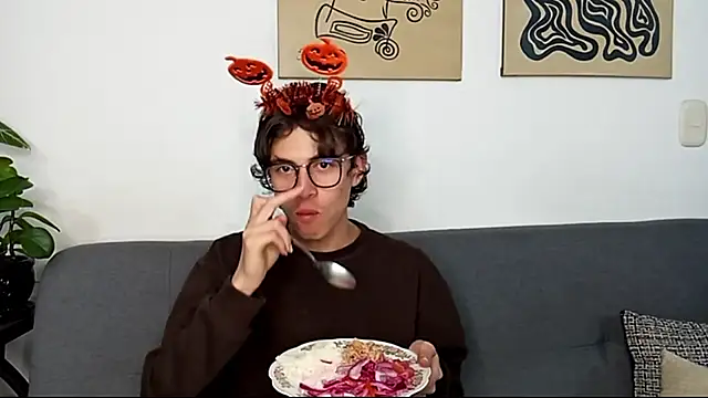 Snapshot of Norehg chatting on October 17, 2025, 11:29 pm Norehg online show from October 17, 2025, 11:29 pm