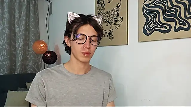 Snapshot of Norehg chatting on October 19, 2025, 12:22 am Norehg online show from October 19, 2025, 12:22 am