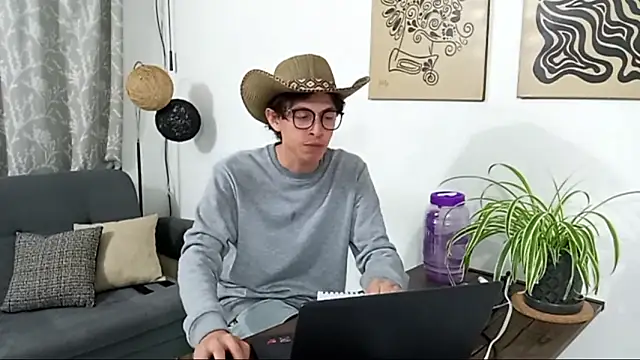 Snapshot of Norehg chatting on October 31, 2025, 8:04 am Norehg online show from October 31, 2025, 8:04 am