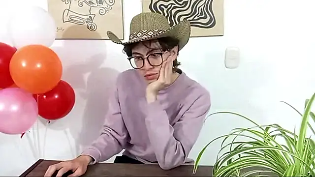 Snapshot of Norehg chatting on November 4, 2025, 12:54 am Norehg online show from November 4, 2025, 12:54 am