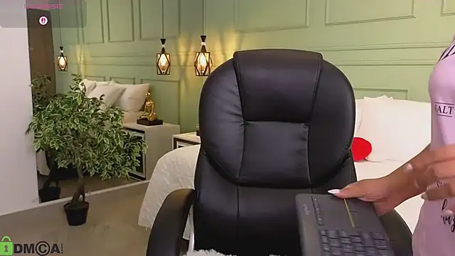 Snapshot of kataliina__ chatting on February 3, 2026, 11:37 am kataliina online show from February 3, 2026, 11:37 am